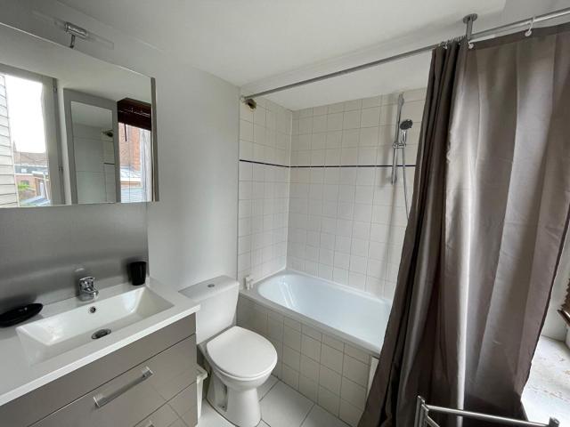 a louer: t1 à lille•rue voltaire vieux lille• 680 €