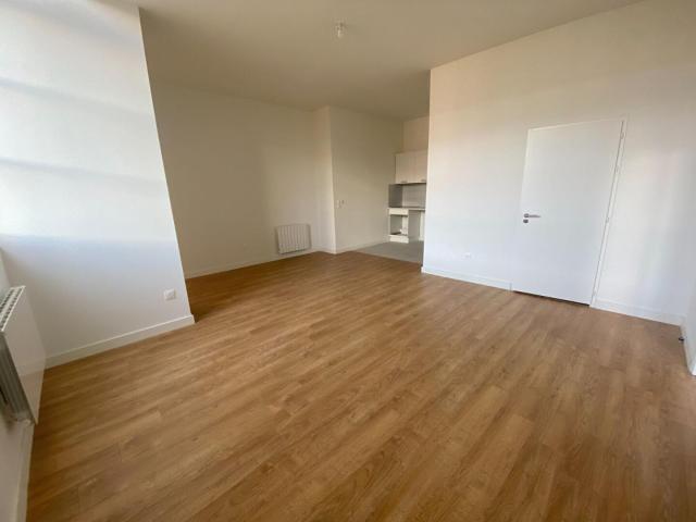 a louer: t1 à roubaix•• 710 €