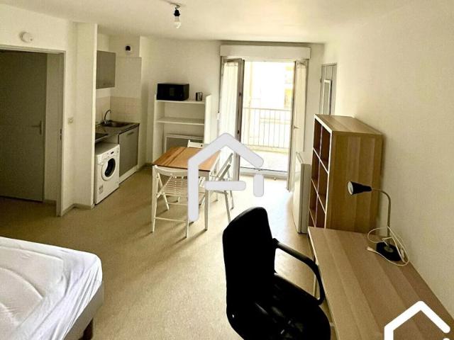 A louer: T1 bis avec meubles mis à disposition avec grand balcon