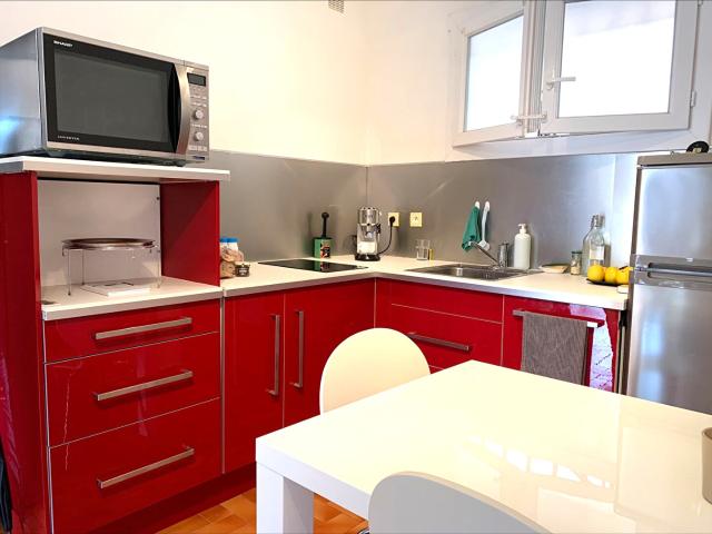 A LOUER T2 MEUBLE 39M2 AVEC TERRASSE AVEC PETITE VUE MER ET PARKING LIBRE Sausset les Pins