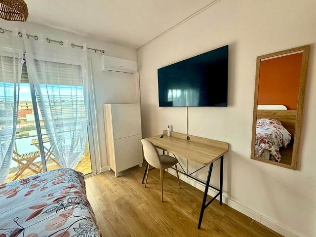 A LOUER T2 MEUBLE AVEC BALCONS ET CLIMATISE PLN