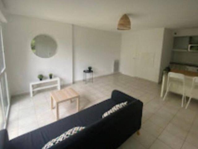 A louer T2 meublé de 47 m2 avec balcon et place de parking