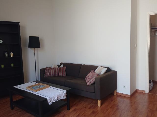 A LOUER T2 MEUBLE ET CLIMATISE TOUTES CHARGES COMPRISES JEAN JAURES CENTRE VILLE