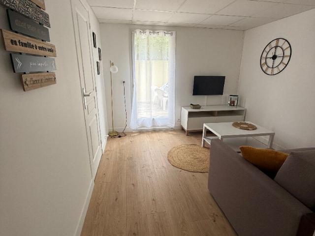 A LOUER T2 MEUBLE ETUDIANT LA ROCHELLE