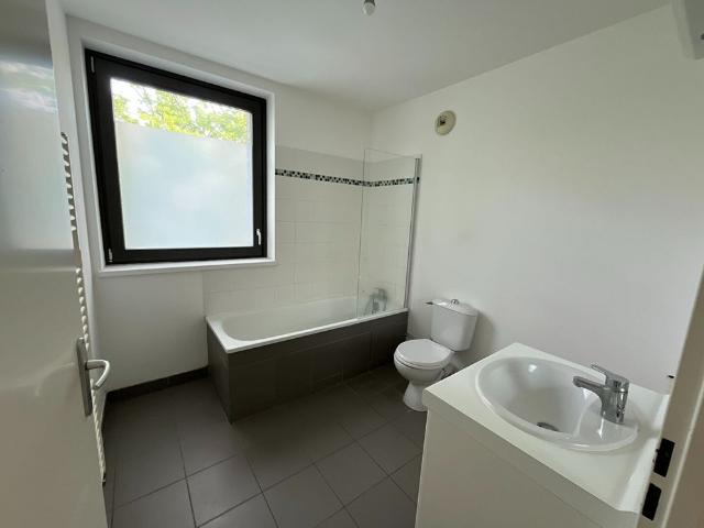 A LOUER – T2 NON MEUBLE de 41,52 m2 – Quai de l’ouest – EURATECHNOLOGIES réf 6417001 00169 001