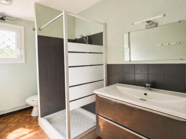 A LOUER T2 AVEC BALCON PORT LA NOUVELLE