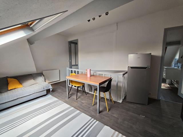a louer: t2 à lille•• 640 €