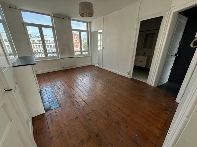 a louer: t2 à lille•place jacquard republique• 755 €