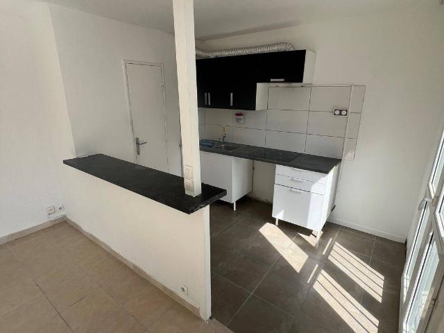 À LOUER – T2 DE 44 M² – SAINT OUEN L'AUMONE – PROCHE GARE ET COMMODITÉS