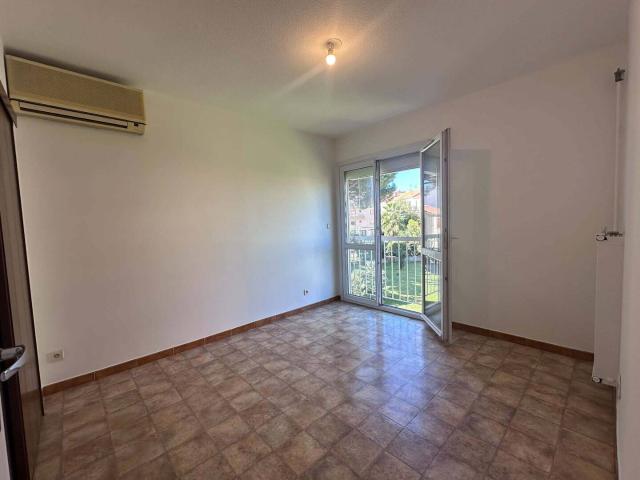 A Louer T2 de 53 m² avec balcon et stationnement à HYERES
