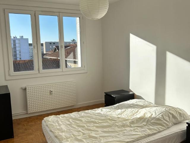 A LOUER T3 MEUBLE DE 61.70 M² AVEC BALCON 23 RUE CHARRIN PROCHE ARRET TRAMWAY GARE DE VILLEURBANNE, Villeurbanne 69100