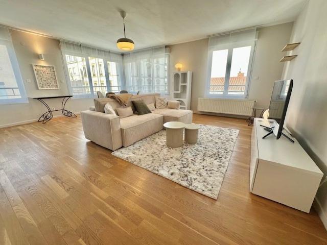 A LOUER T3 MEUBLE DE 79.80 m² QUARTIER BELLECOMBE RUE SAINTE GENEVIEVE 69006 LYON