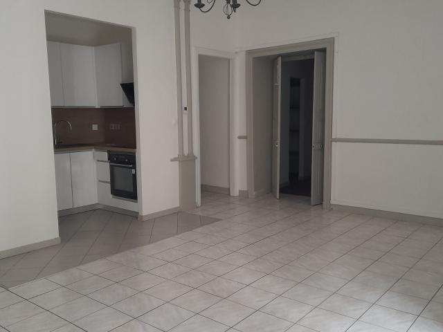 À louer – T3 de charme au cœur de Vienne À Louer: Local Commercial 89 m² À LOUER – LOCAL COMMERCIAL DE CHARME – CENTRE VILLE DE VIENNE 38200