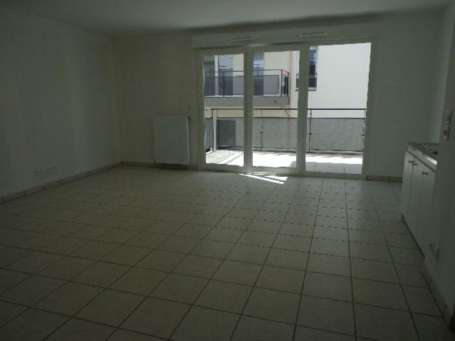 A LOUER T3 de 70m² 18 Rue Principale à MIONNAY, Mionnay 01390