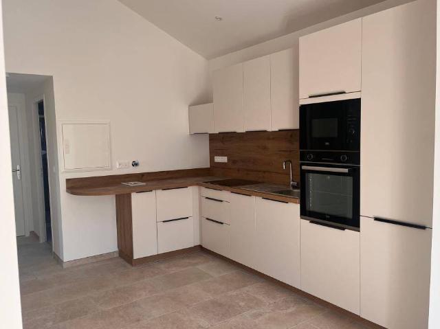 À louer – T3 rénové au dernier étage – 68 m² – Riez