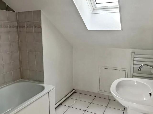 A LOUER REIMS – CLAIRMARAIS – TYPE 2 de 24 m² + espace sous combles – Disponible immédiatement