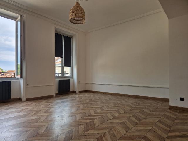 A Louer très bel appartement de type 3 avec cachet au coeur du centre ville de BOURG EN BRESSE