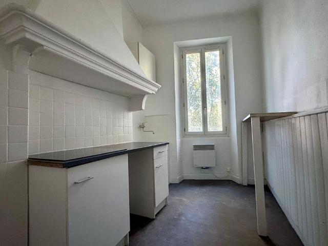 A louer un appartement de type 2 à Marseille 13004 Quartier 5 AVENUES