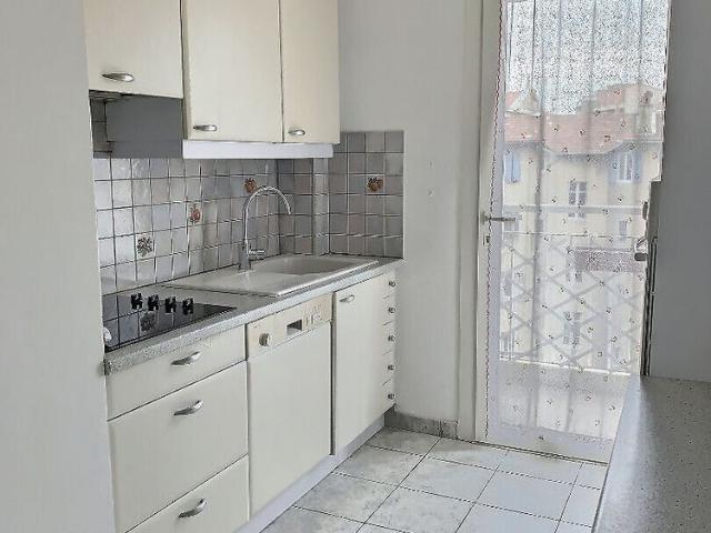 A louer un appartement de type 4 meublé à Marseille 13004 Quartier CINQ AVENUES