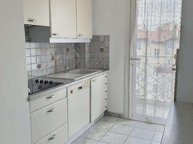 A louer un appartement de type 4 meublé à Marseille 13004 Quartier CINQ AVENUES