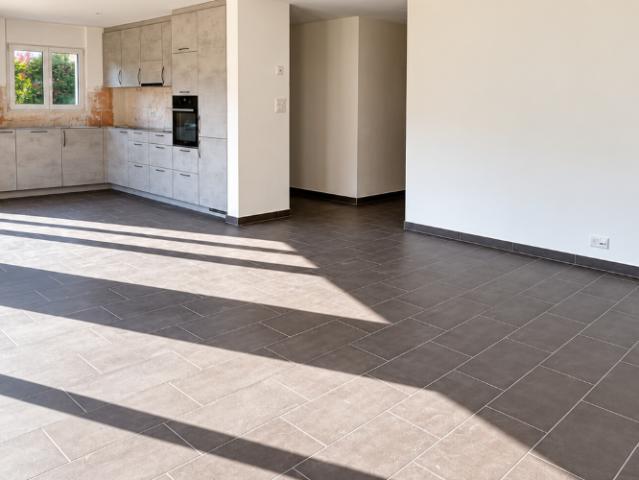 À louer un bel appartement de 4.5 pièces bénéficiant d'une terrasse avec un grand jardin privatif