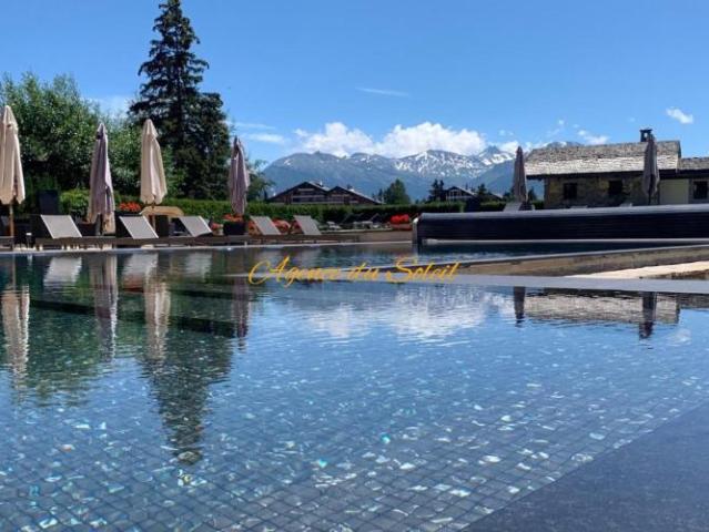 À louer UNIQUEMENT à l'année à partir du 1r décembre magnifique grand studio sud avec sa superbe vue !