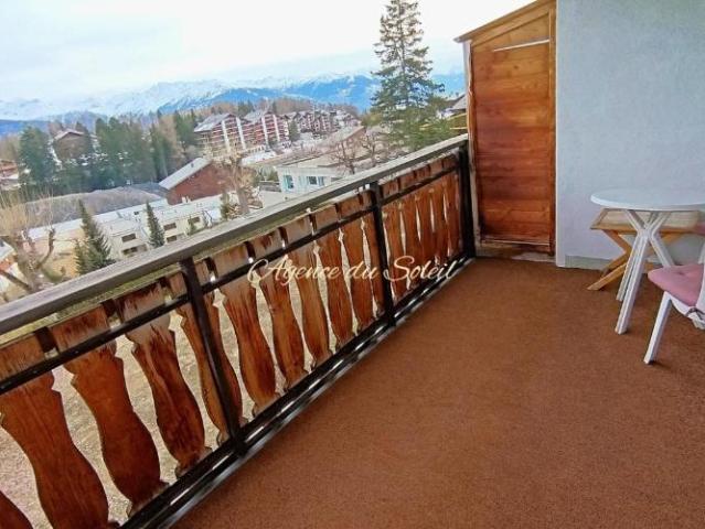 À louer UNIQUEMENT à l'année à partir du 1r décembre magnifique grand studio sud avec sa superbe vue !