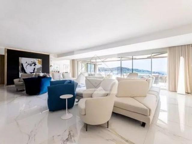 A LOUER VILLA MODERNE VUE MER / MOUGINS