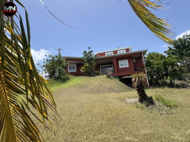 À LOUER VILLA CONTEMPORAINE F5 DE 140 m² AVEC VUE MER BELLEFON