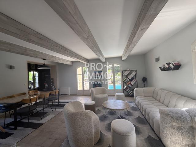A LOUER VILLA FAMILIALE DE TYPE 6, PISCINE JARDIN TERRASSE