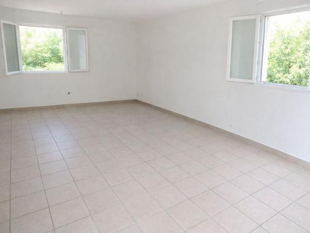 A LOUER VILLA T4 NARBONNE AVEC EXTERIEUR ET GARAGE