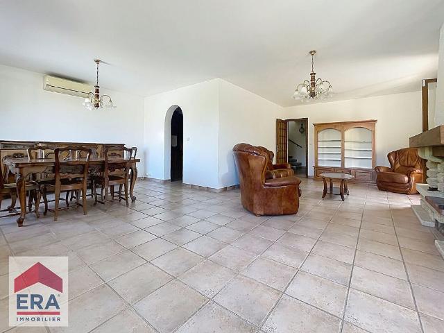 A louer Villa Type 6 13013 MARSEILLE ST MITRE terrain garage piscine