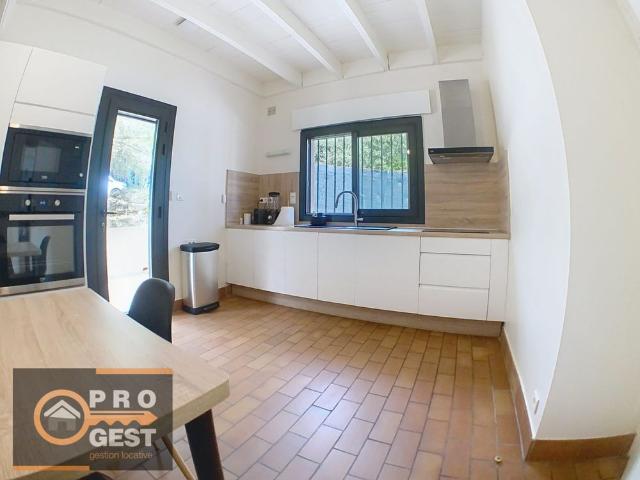 A louer Villa 5 pièces meublé piscine et jardin Argelliers