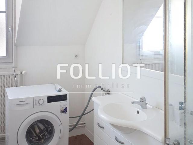 A LOUER Villedieu les Po�les Appartement T3 de 50 m� avec garage