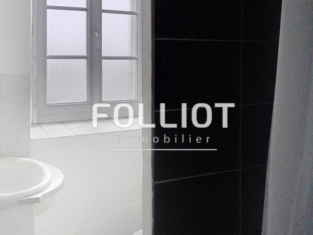 A LOUER Villedieu les Po�les Proximit� gare 26.62 m� + garage