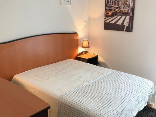 A LOUER VIRE NORMANDIE DANS R�SIDENCE AVEC ASCENSEUR T2 MEUBL� AVEC BALCON