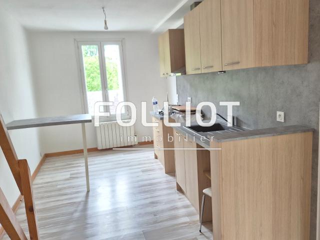 A LOUER VIRE QUARTIER ST ANNE BEAU T3 RÉNOVÉ EN DUPLEX AVEC POELE A GRANULÉS