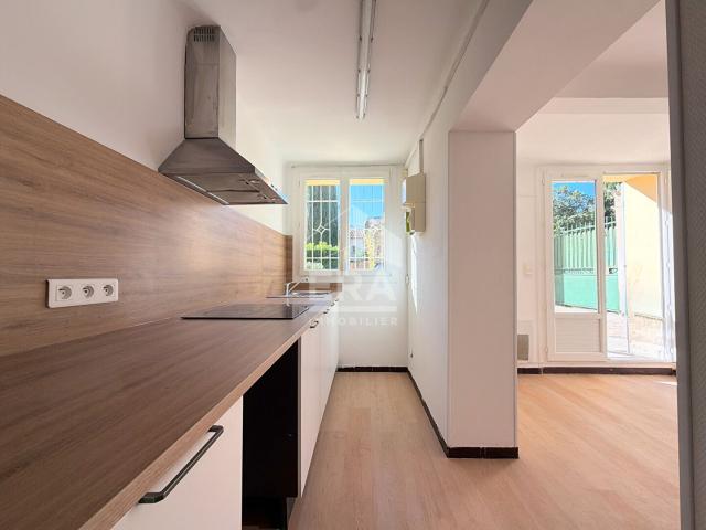 A LOUER 13610 LE PUY STE REPARADE MAISON DE VILLAGE TYPE 3 PIECES D'ENVIRON 83M²