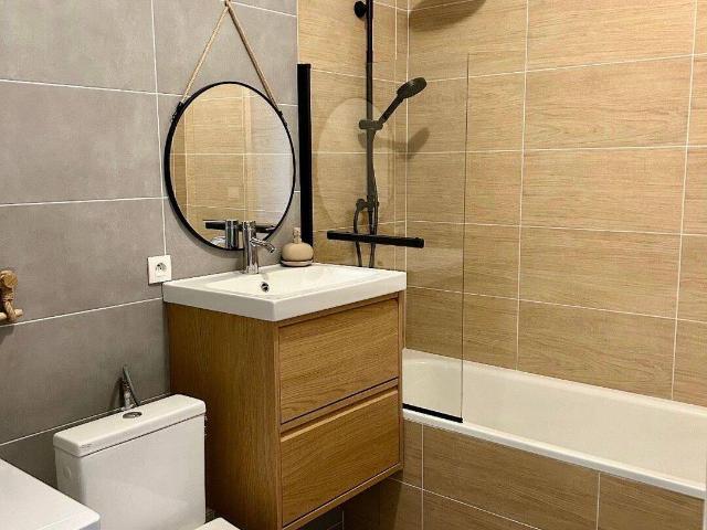 À LOUER – 2 PIÈCES MEUBLÉ DE 47 M² AVEC BALCON ET PARKING