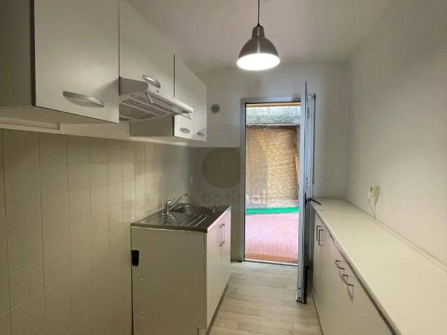 A LOUER 2P TRAVERSANT PROCHE CENTRE MENTON