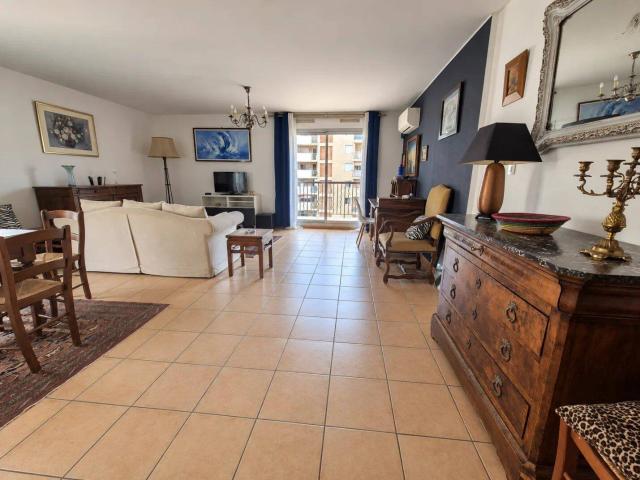 A LOUER 3 PIECES MEUBLE