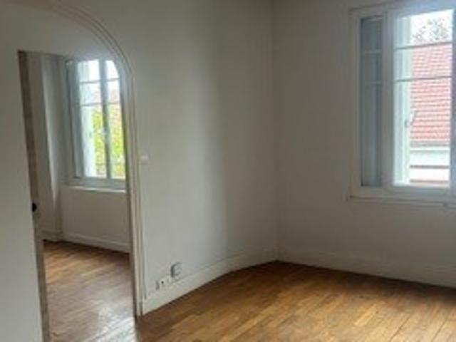 A louer 3 PIECES – rue de Talant avec garage 660€/MOIS CC
