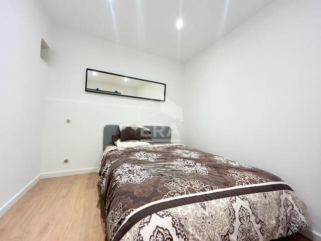 A LOUER 84120 PERTUIS CENTRE VILLE APPARTEMENT MEUBLE TYPE 2 AVEC COUR