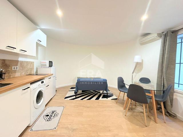 A LOUER 84120 PERTUIS CENTRE VILLE APPARTEMENT MEUBLE TYPE 2 AVEC COUR