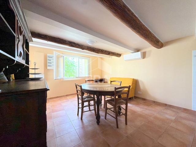A LOUER 84240 LA TOUR D'AIGUES APPARTEMENT MEUBLE TYPE 4 PIECES D'ENVIRON 53M2 AVEC JARDIN