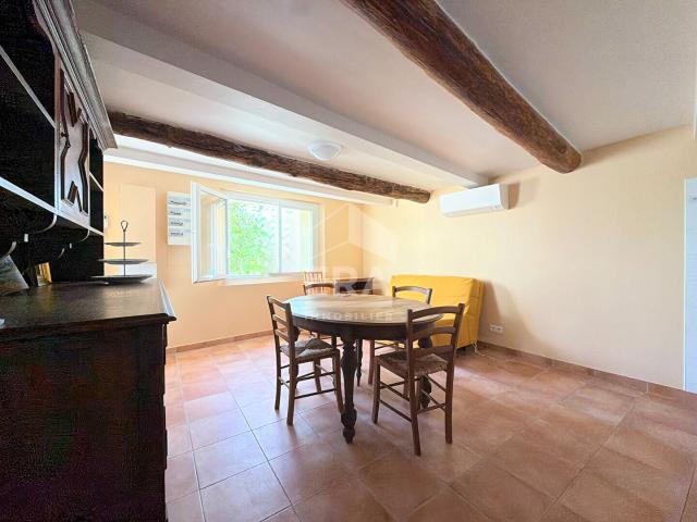 A LOUER 84240 LA TOUR D'AIGUES APPARTEMENT MEUBLÉ TYPE 4 PIECES D'ENVIRON 53M² AVEC JARDIN