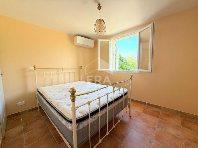 A LOUER 84240 LA TOUR D'AIGUES APPARTEMENT MEUBLÉ TYPE 4 PIECES D'ENVIRON 53M² AVEC JARDIN