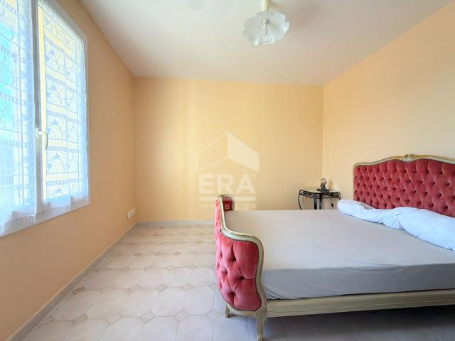 A LOUER 84240 LA TOUR D'AIGUES APPARTEMENT MEUBLE TYPE 2 PIECES D'ENVIRON 32M2 AVEC JARDIN