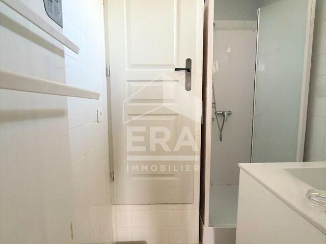 A LOUER 84240 LA TOUR D'AIGUES APPARTEMENT MEUBLÉ TYPE 2 PIECES D'ENVIRON 32M² AVEC JARDIN