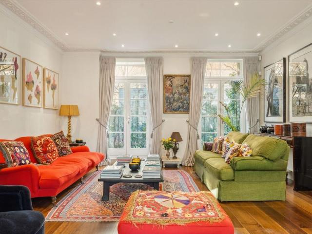 A lovely 4 bedroom house in the heart of Chelsea, SW10